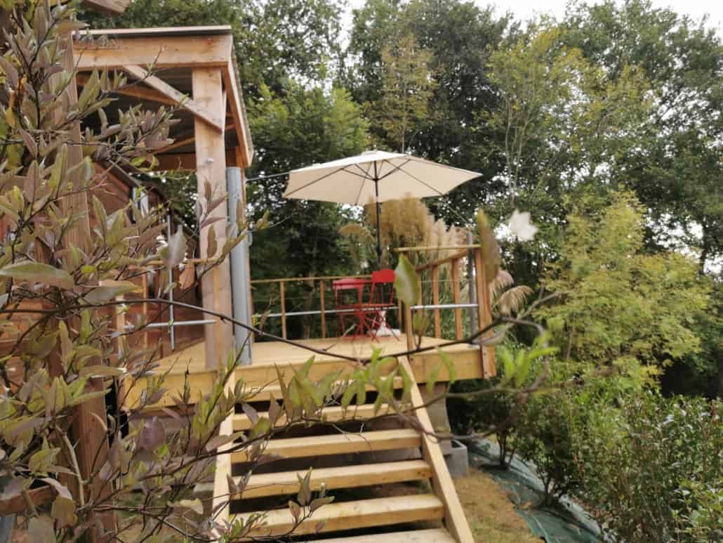 Terrasse de la roulotte en bois Ecolodge Bien-Hetre Béarn