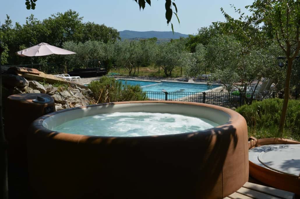 Spa et piscine Les Roulottes et Cabanes de Saint Cerice