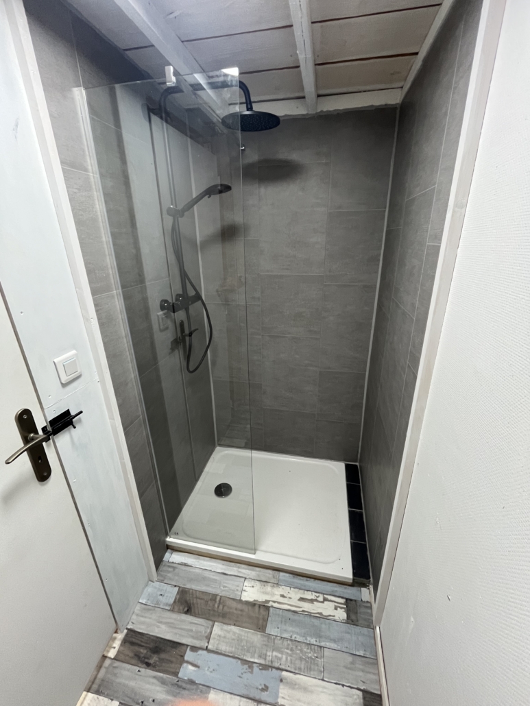 Douche dans la cabane