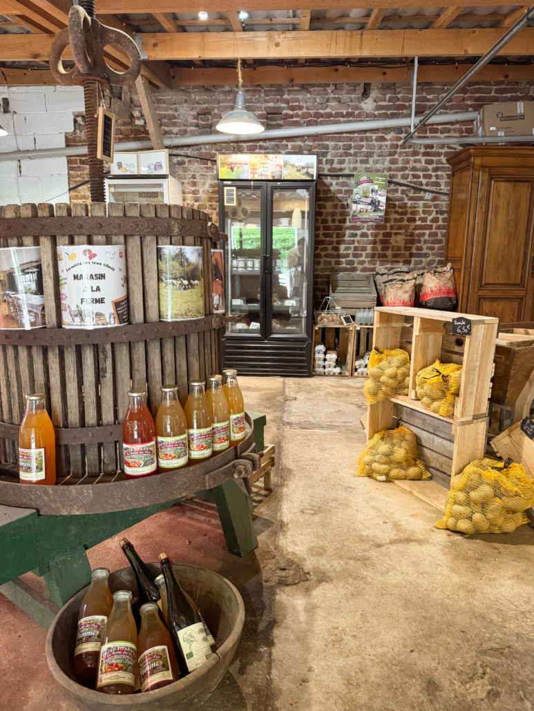 Epicerie avec produits de la ferme