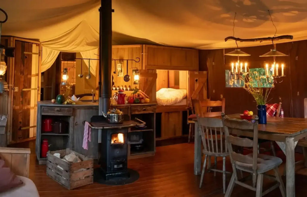 Intérieur tente lodge La flocéllière