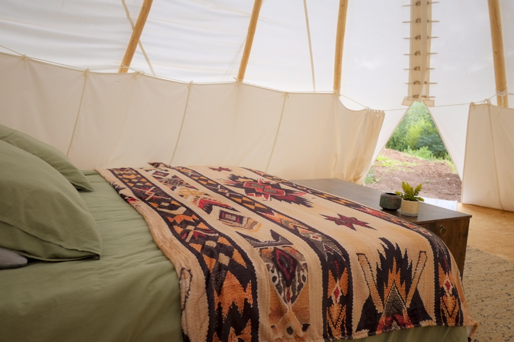Intérieur tipi lit double