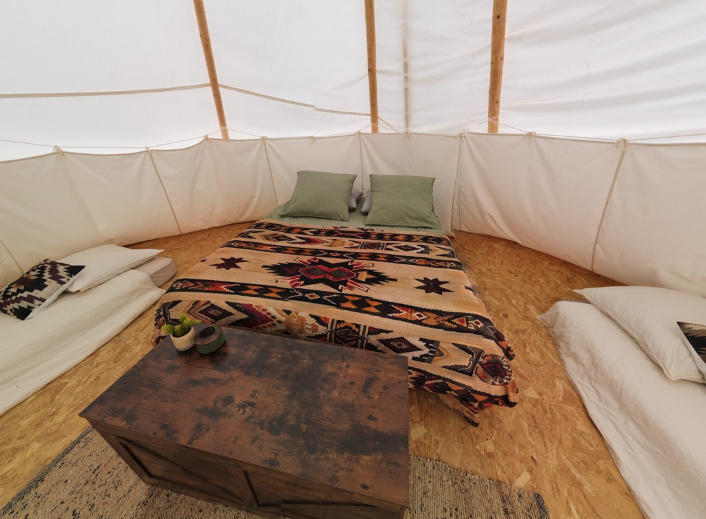 Intérieur tipi 4 personnes