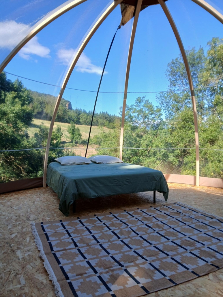 Intérieur bulle entourée de nature