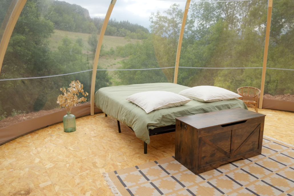Intérieur bulle entourée de nature