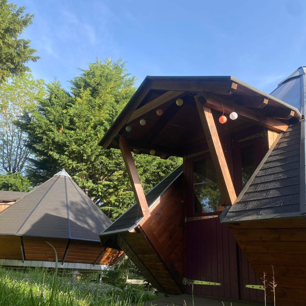 Entrée tipi bois Terre de Bancalié